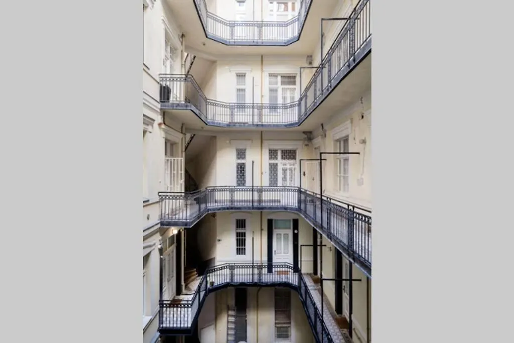 Oktober 6/8 Apartment Budapeszt
