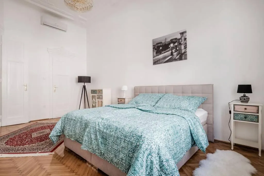 Oktober 6/8 Apartment Βουδαπέστη